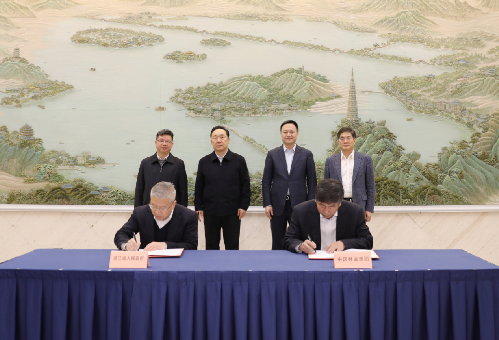 余紅輝拜會(huì)浙江省省長王浩并共同見證中林集團(tuán)與浙江省政府簽署戰(zhàn)略合作協(xié)議