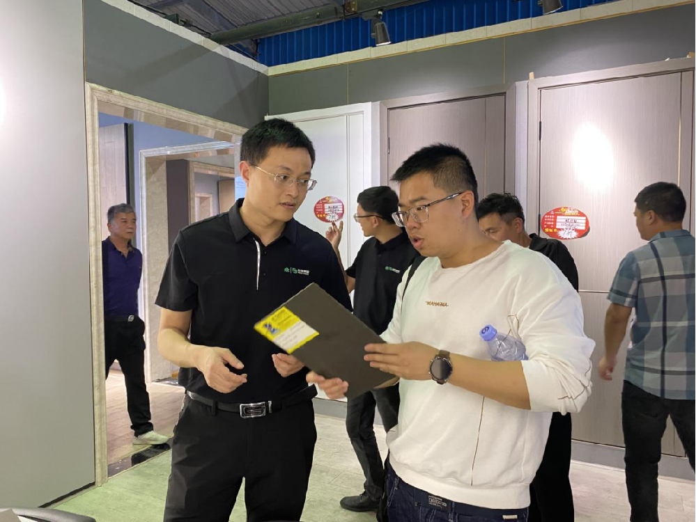 永安林業(yè)藍(lán)豹家居成功舉辦第27屆大型工廠團(tuán)購(gòu)會(huì)