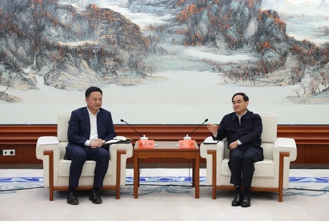 余紅輝拜會(huì)貴州省委書記徐麟