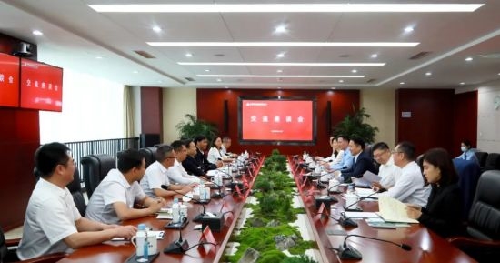 余紅輝與貴州省黔西南州委書記陳昌旭一行座談