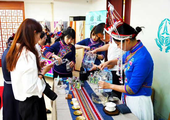 余紅輝會(huì)見浙江省景寧畬族自治縣委書記翁志鴻一行