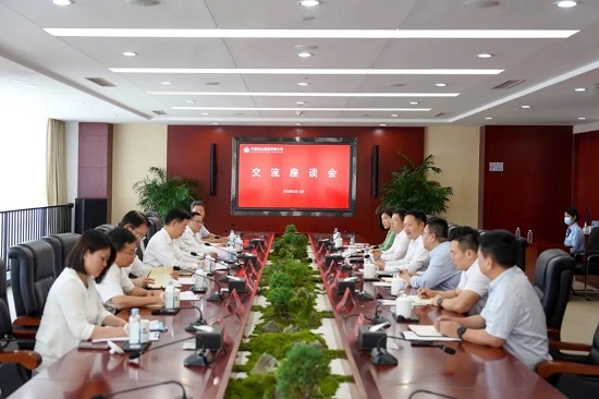 余紅輝與廣東省韶關(guān)市委書記陳少榮座談