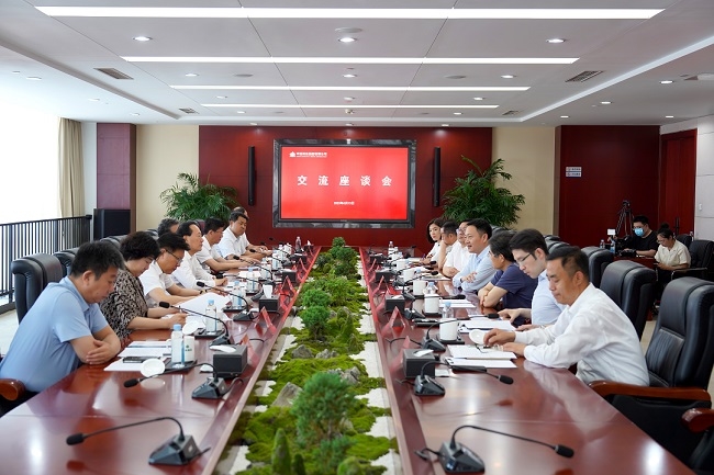 余紅輝與呼倫貝爾市委書記高潤(rùn)喜座談