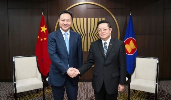 余紅輝拜會(huì)東盟秘書長(zhǎng)高金洪