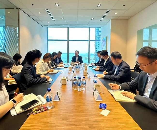 余紅輝赴新加坡所屬公司考察調(diào)研并與合作機(jī)構(gòu)座談交流
